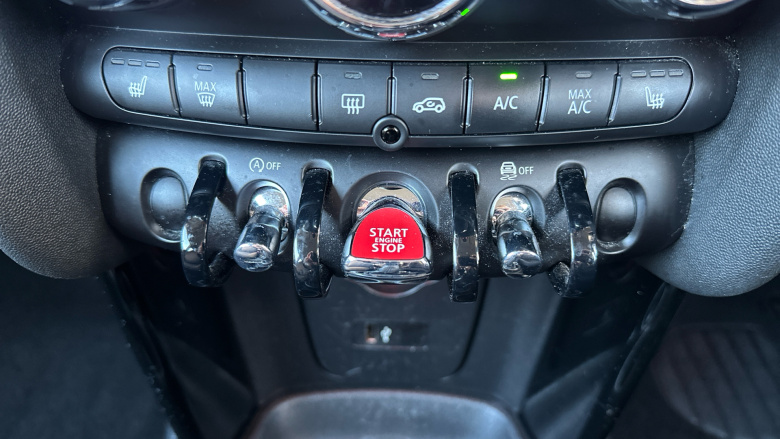 MINI Hatchback 1.5 Cooper Classic 3dr Petrol Hatchback